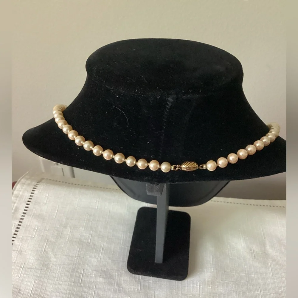 Cream Pearl Necklace with Classic Strand Design